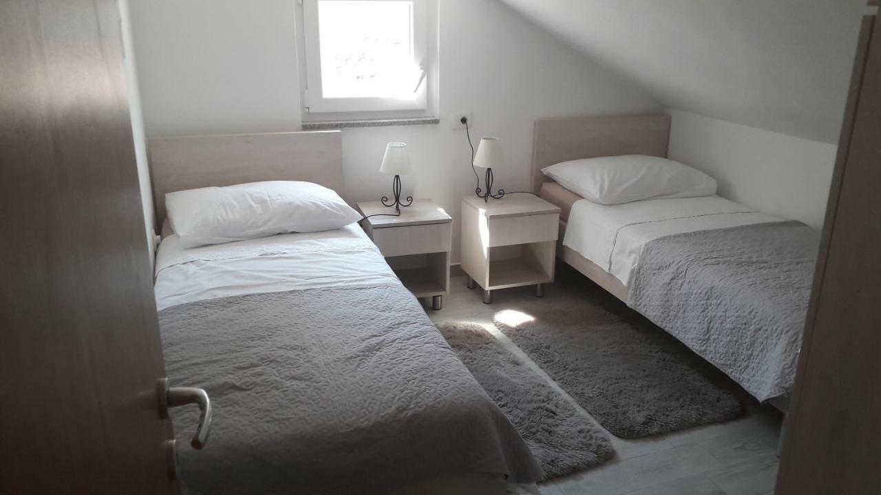 Apartmani Zilic Dugi Rat Kültér fotó