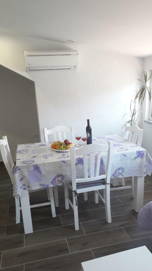 Apartmani Zilic Dugi Rat Kültér fotó